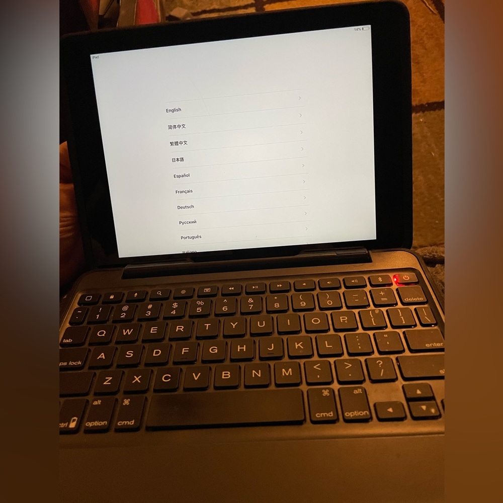 Apple iPad Air (1st Gen) A1474 16GB Wi-Fi 9.7in Space Gray Tablet w/ Zagg Case